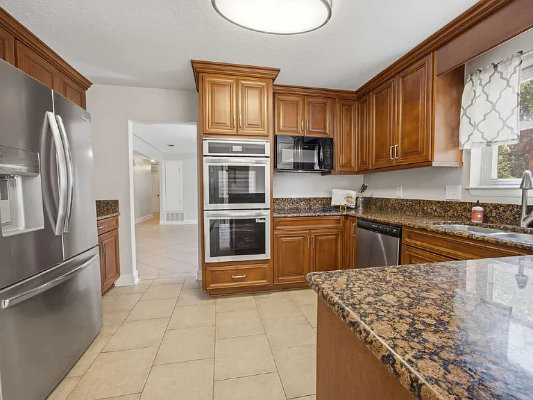 157 Country Club Rd — Photo 17