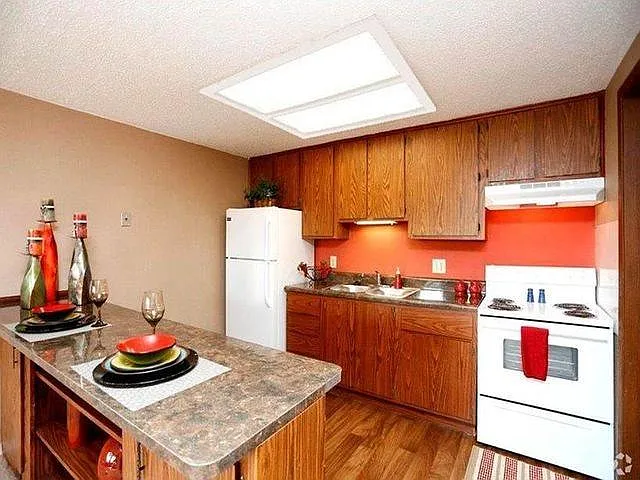 2900 S Memorial Dr — Photo 6