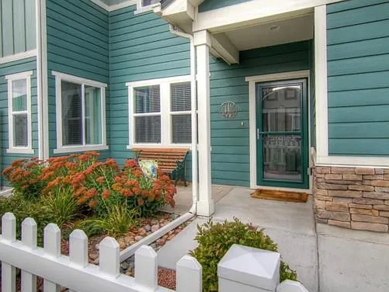 3 bed, 2.5 bath, 1704 sqft, $2,350 — Photo 4