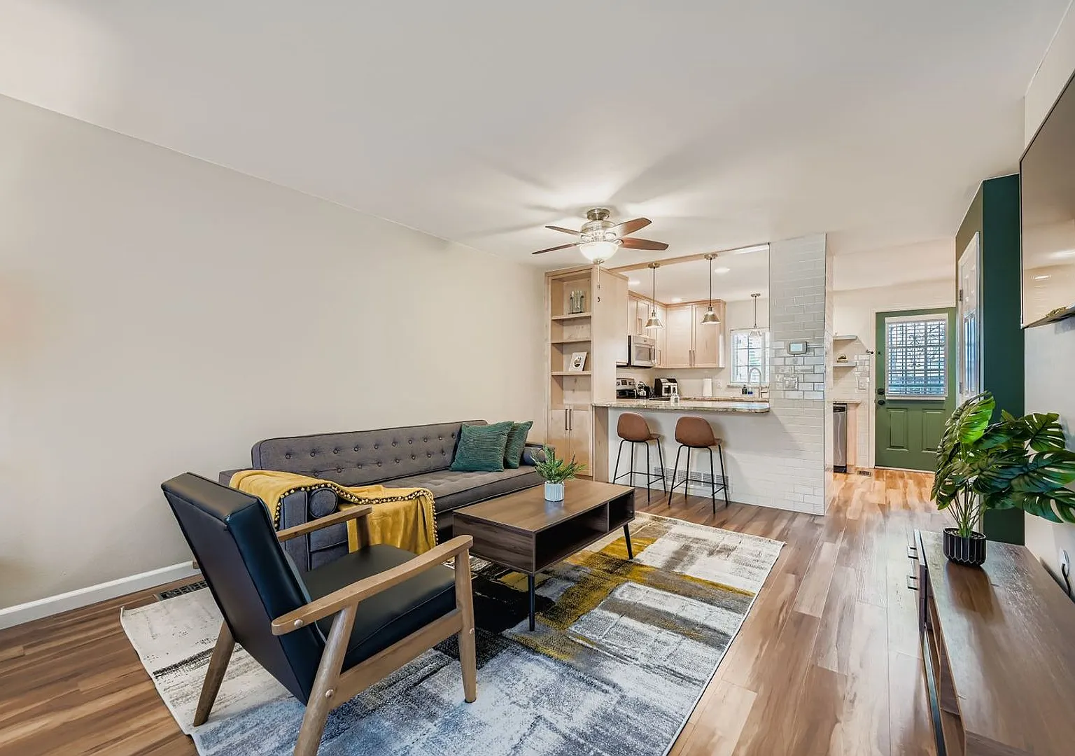 Cozy Furnished Home in Quiet Louisville Neighborhood — Photo 1