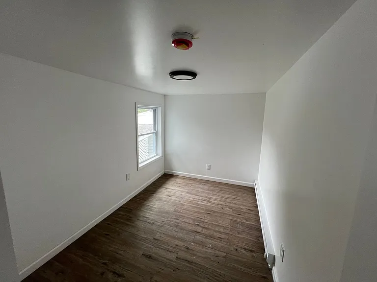 1143 Eynon St — Photo 23