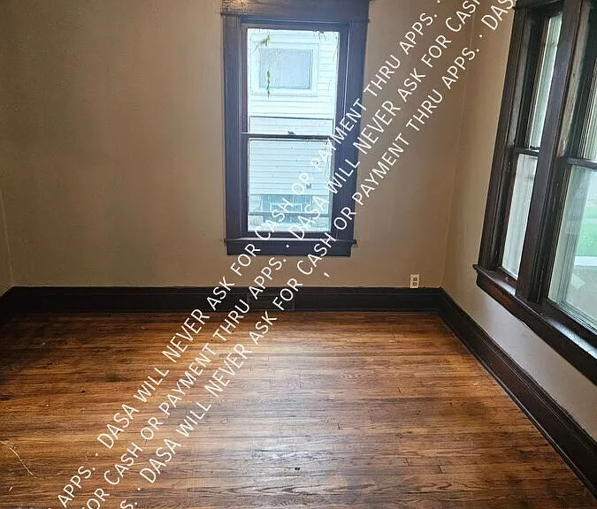 31 Mona St #LOWER — Photo 5