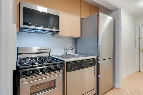 Rented by Anchor Associates | media 7