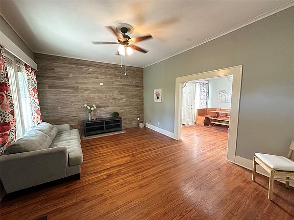 5th image of 402 5th St