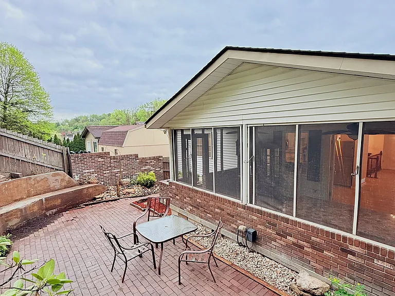 57 Zeller St — Photo 74