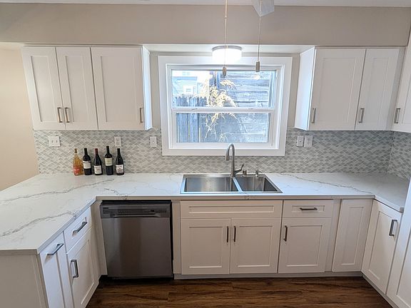 3rd image of 1342 Bennett Ave