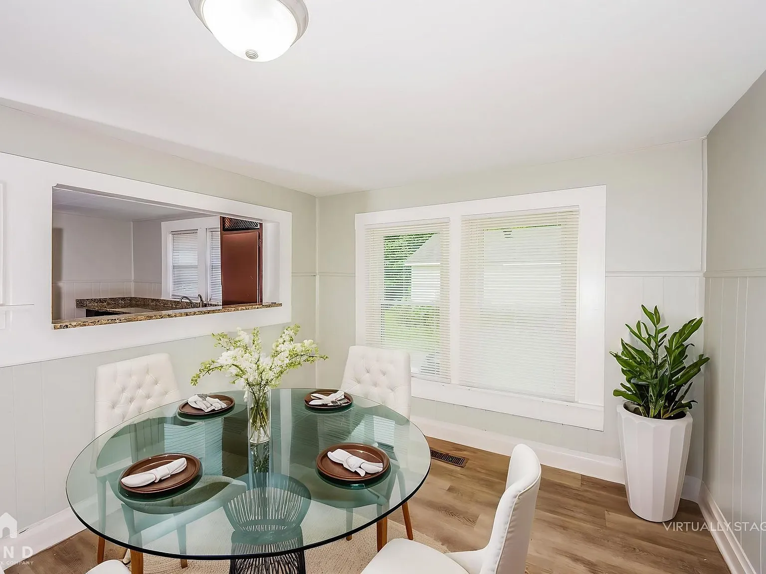 3 bed, 1.0 bath, 1216 sqft, $955 — Photo 3