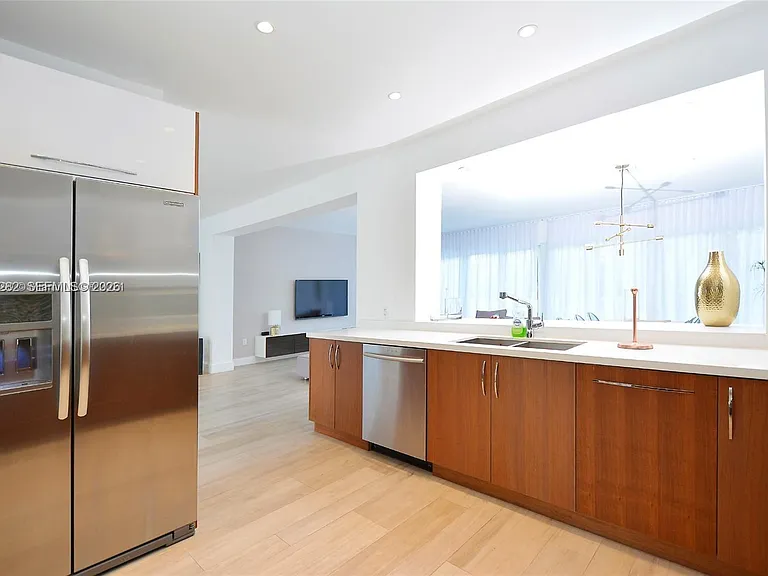 880 N Venetian Dr — Photo 10