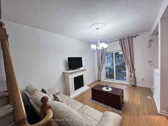 4th image of 21 Saint Moritz Way #12
