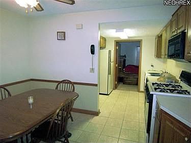 5th image of 38 Benton Ave