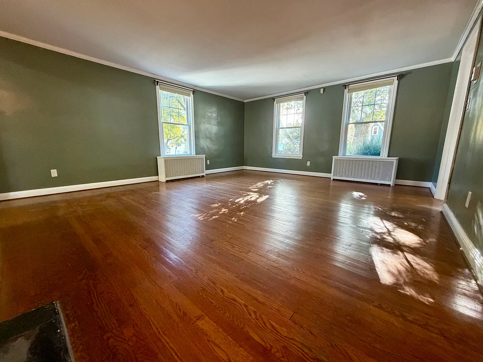 3 bed, 1.5 bath, 1920 sqft, $3,300 — Photo 4