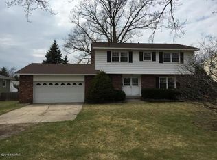 213 N Park St, Spring Lake, MI 49456