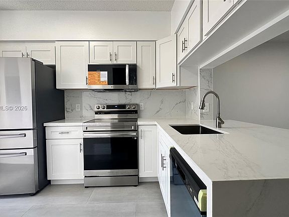 3rd image of 16769 Hemingway Dr