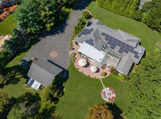 305 Glen Cove Rd, Old Westbury, NY 11568