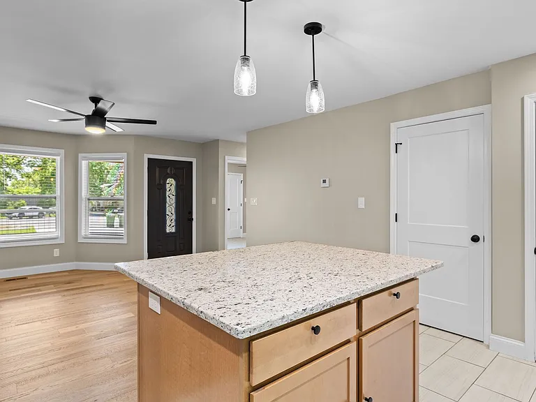 910 Windlau Ct — Photo 8