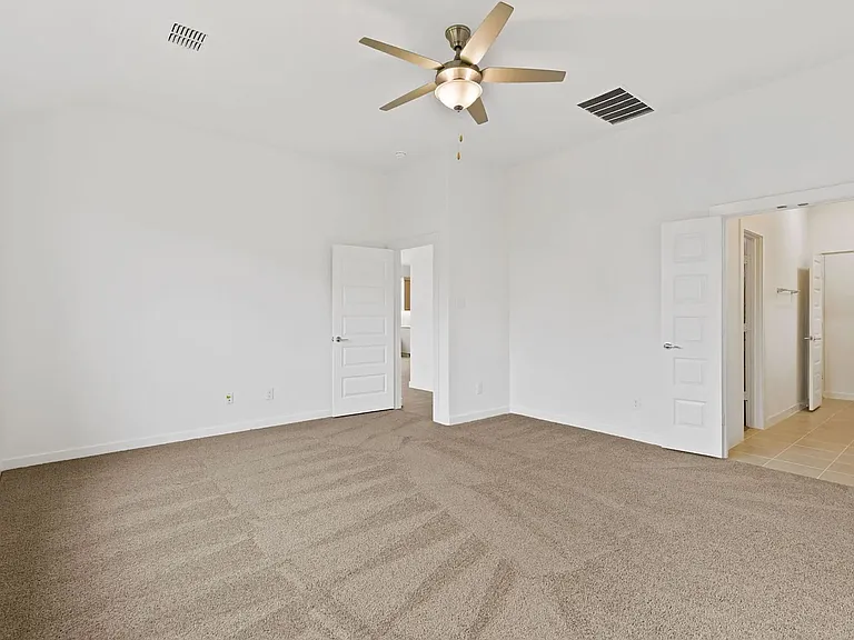 1111 Birchwood Ln — Photo 4
