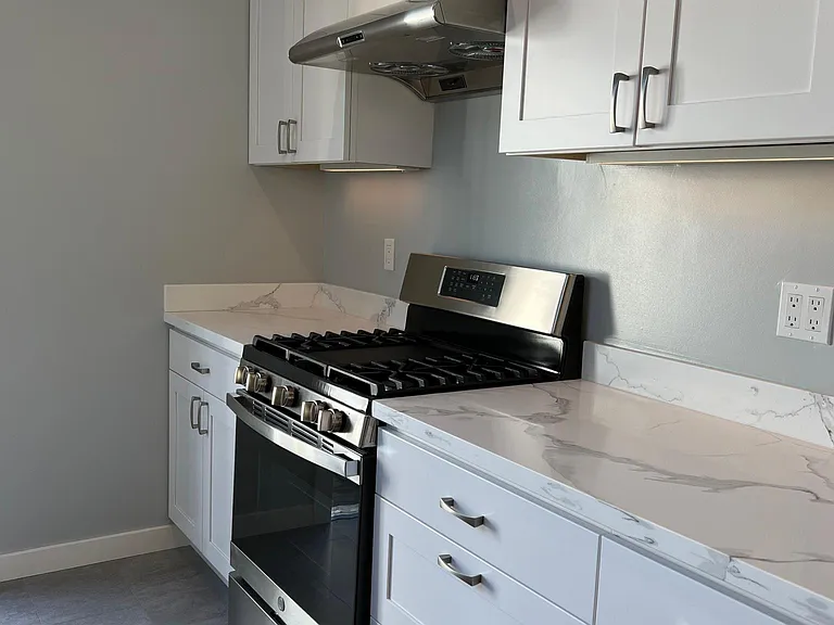 3725 California St #4 — Photo 2