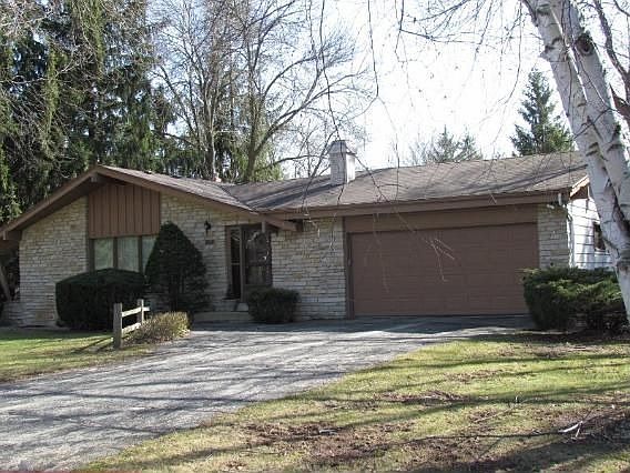 2nd image of 2415 W Glenbrook Ln