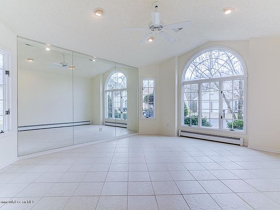 3rd image of 1755 Sweetbay Dr
