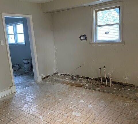 5th image of 1019 Gordon St