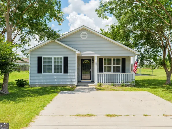 673 Johnson St, Ray City, GA 31645