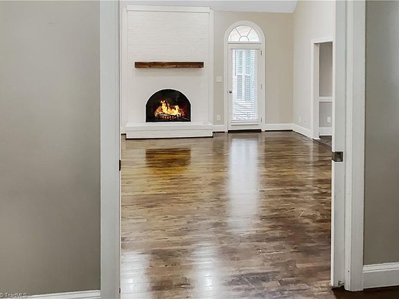 2nd image of 4509 Oakmoor Dr
