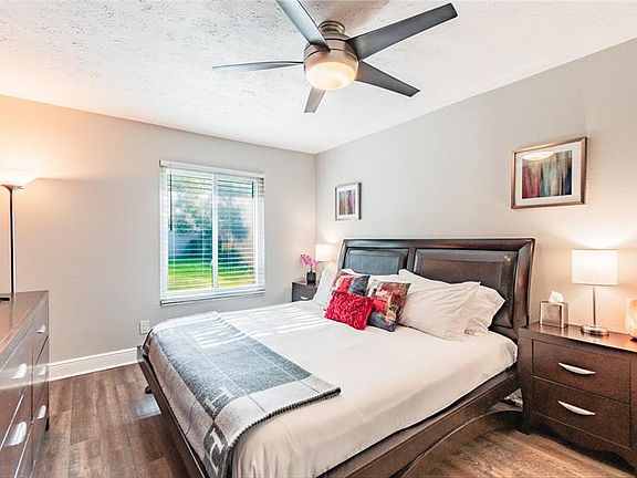 4th image of 10003 Lake Oak Cir
