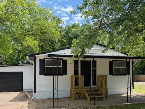 1520 Frankfort St, Winfield, KS 67156