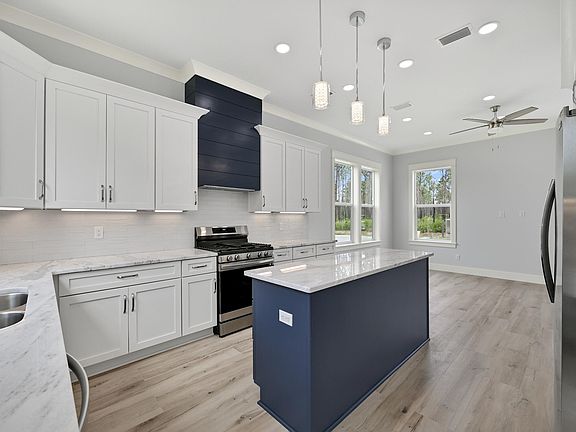 5th image of 216 Woodshire Dr