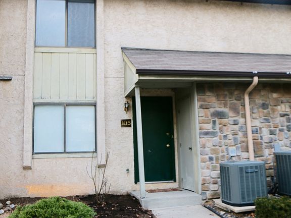 2nd image of 105 Hampshire Dr