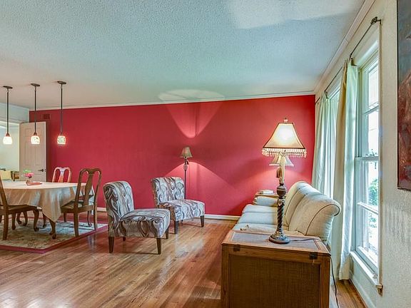 5th image of 2964 Phyllis Ln