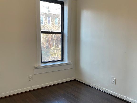 5th image of 702 Essex St #1