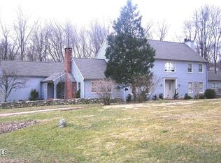 3 Briar Oak Dr, Weston, CT