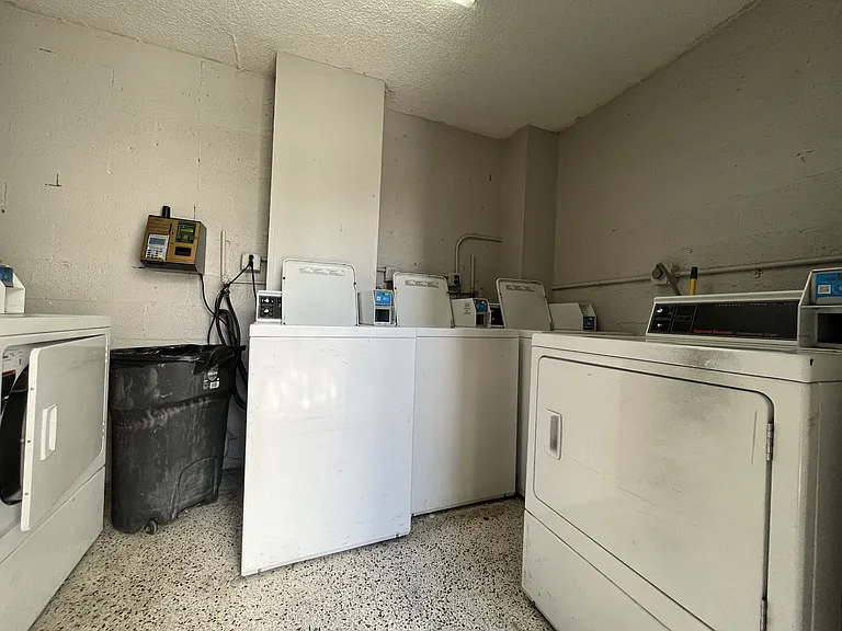 142 SW 18th Ave #20 — Photo 14