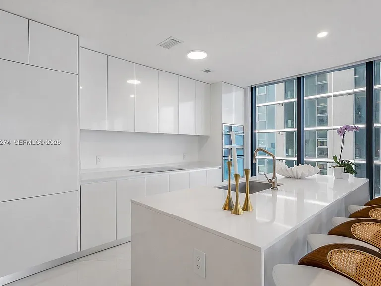 700 NE 24th St #901 — Photo 10