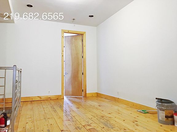 5th image of 1056 Willoughby Ave APT 01R