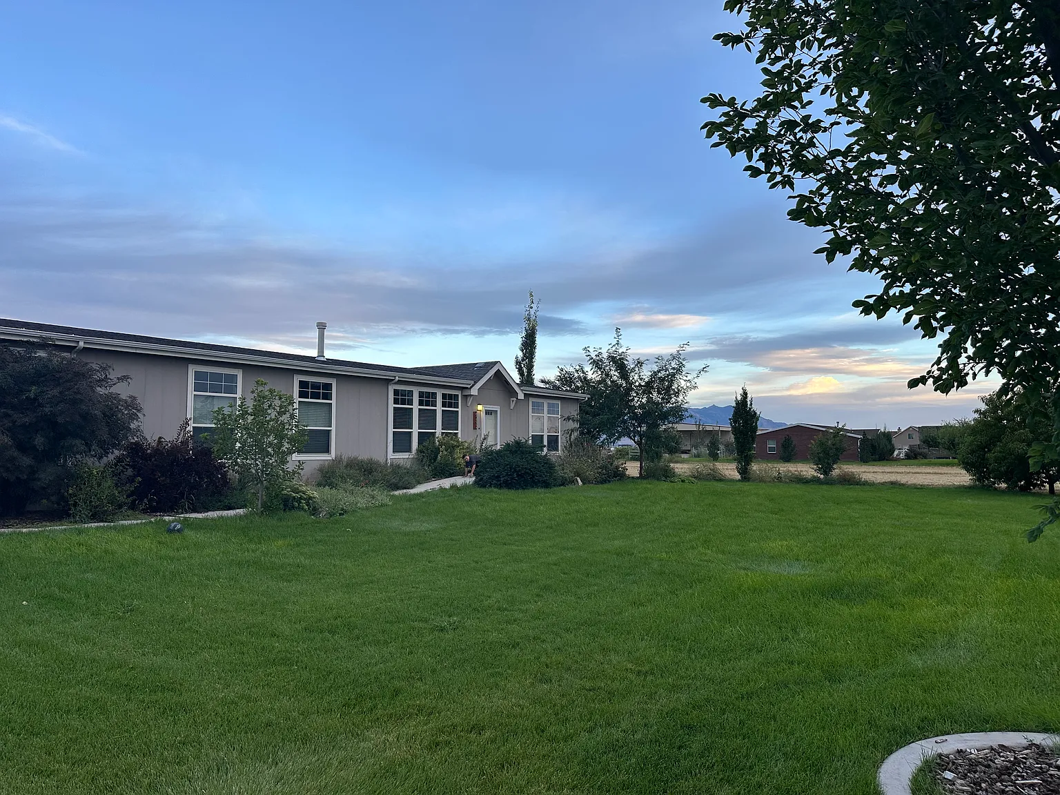 3 bed, 2000 sqft, $1,900 — Photo 1