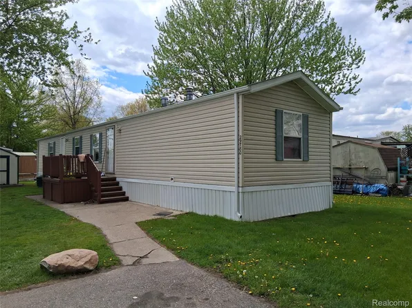 29780 Flushing Ct, New Baltimore, MI 48051