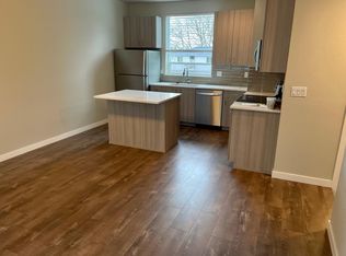 7626 SE Washington St, Portland, OR 97215