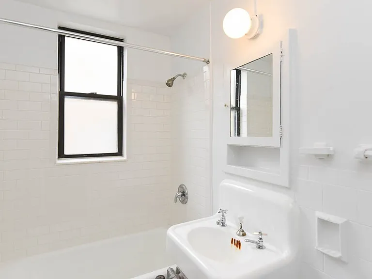 3335 W Diversey Ave #412 — Photo 13