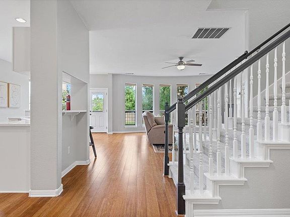 3rd image of 10801 Beachmont Ln