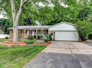 2400 Pinewood St, Jenison, MI 49428