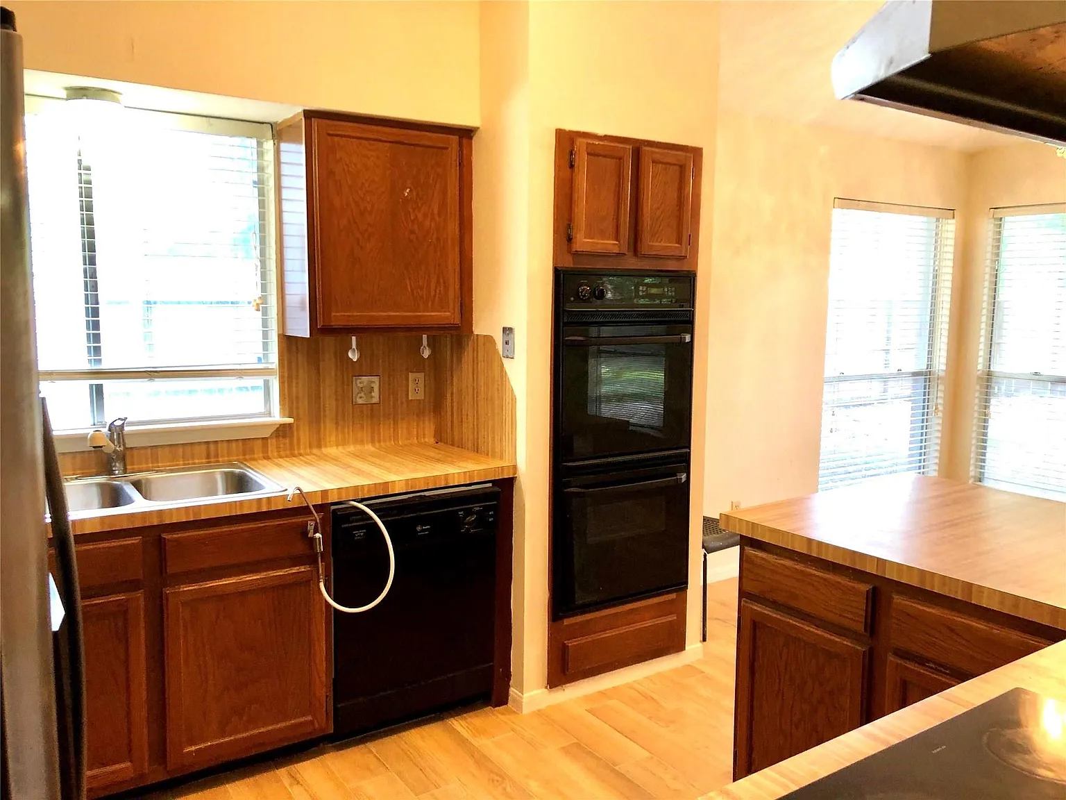4 bed, 2.0 bath, 1930 sqft, $2,000 — Photo 4