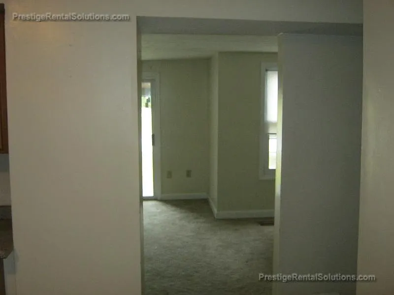 2 bed, 1.0 bath, 950 sqft, $2,000 — Photo 2