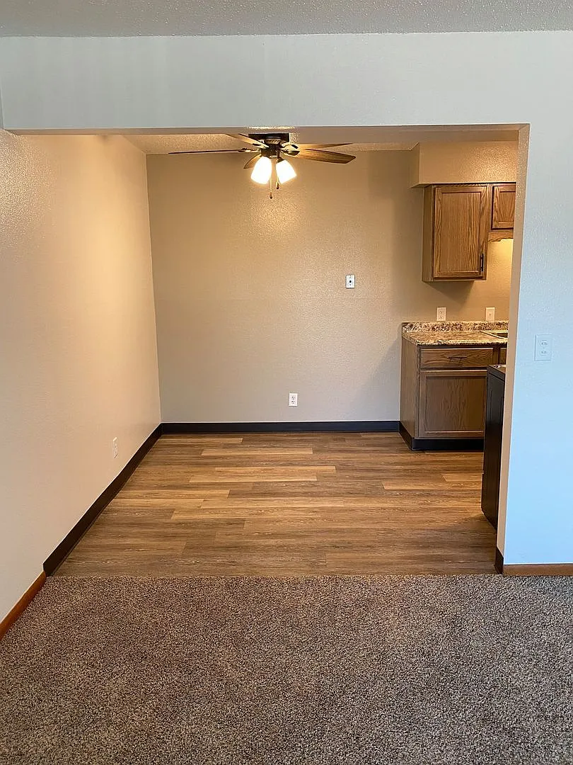 425 Colby Road Waterloo IA — Photo 3