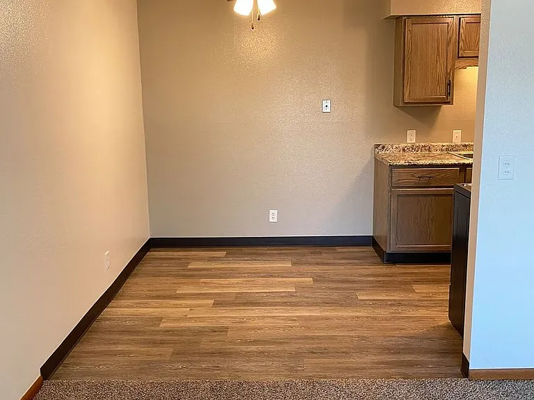 425 Colby Rd — Photo 3