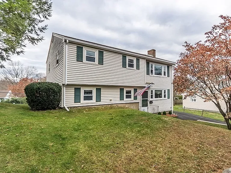 170 Ravenswood Rd — Photo 16
