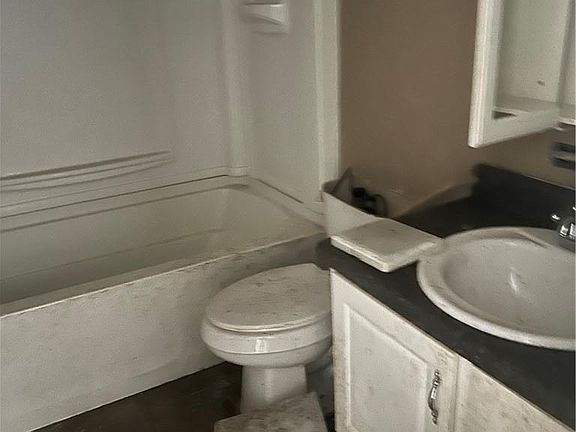 4th image of 1006 W 3rd St