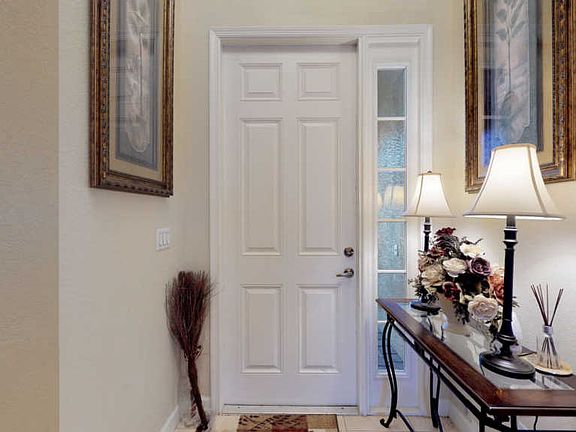 4th image of 390 NW Sheffield Cir