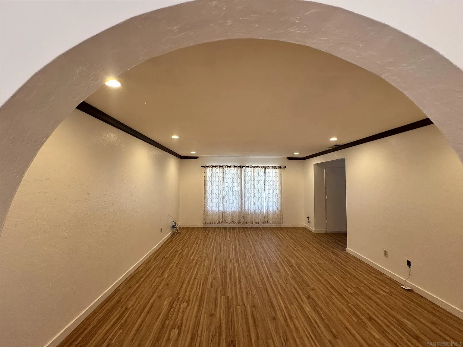 4 bed, 2.5 bath, 2176 sqft, $5,200 — Photo 4